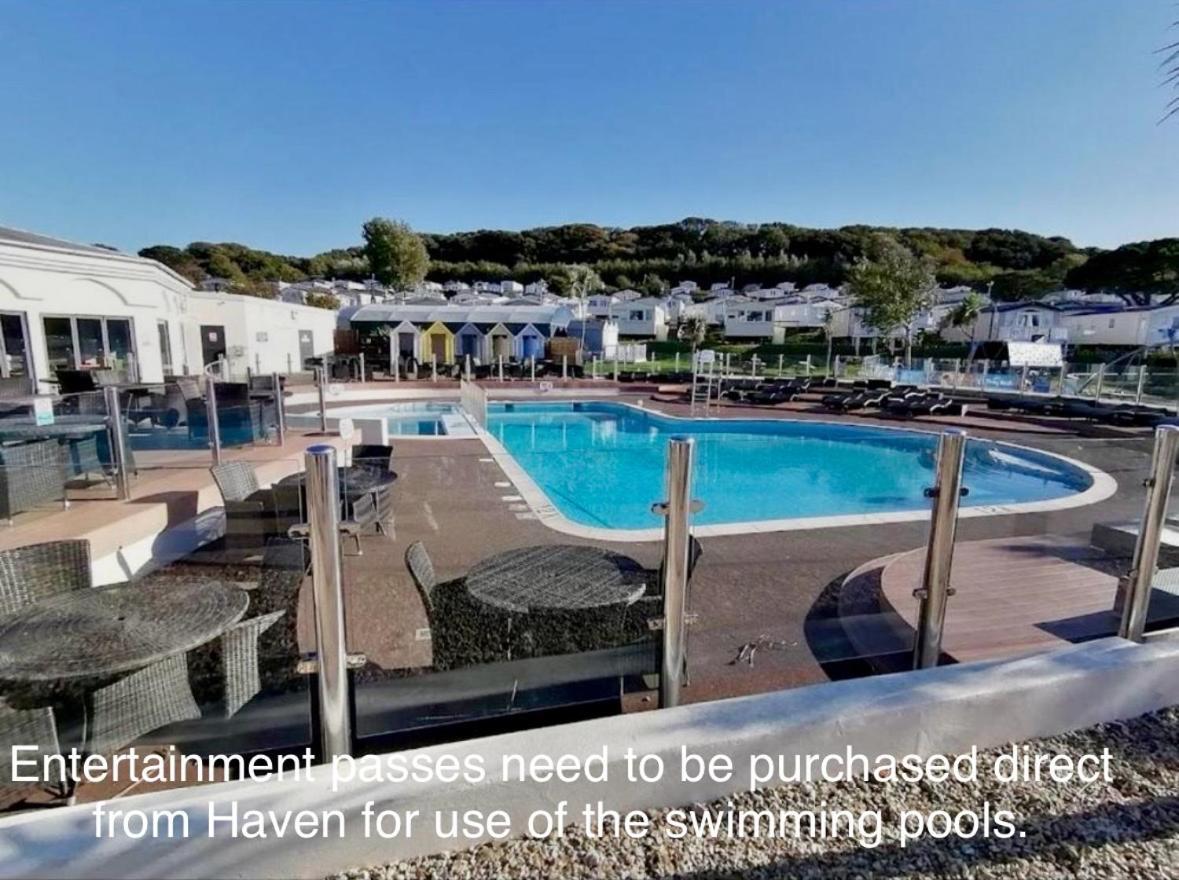 The Fleet Retreat Hotel Wyke Regis Екстериор снимка